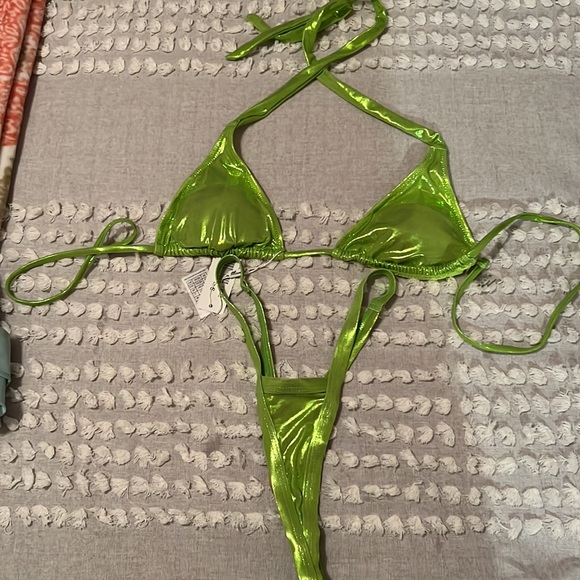 Bikini - Picture 3 of 7